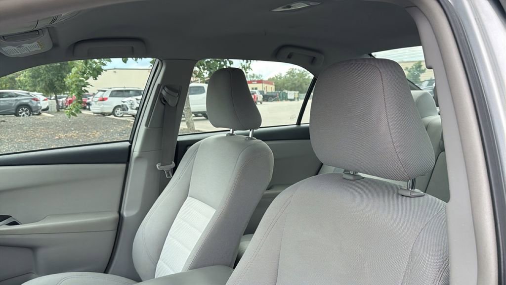 Used 2015 Toyota Camry LE FWD image 13
