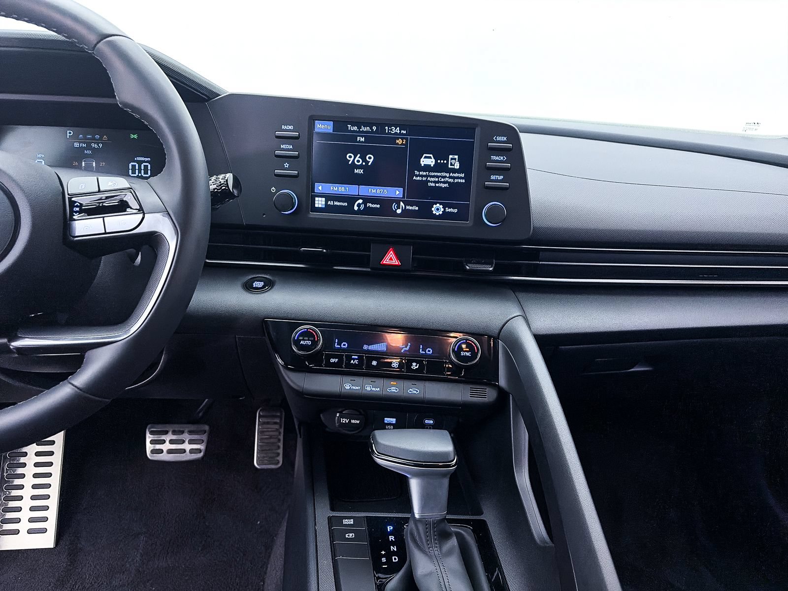 Used 2025 Hyundai Elantra Sport FWD image 5