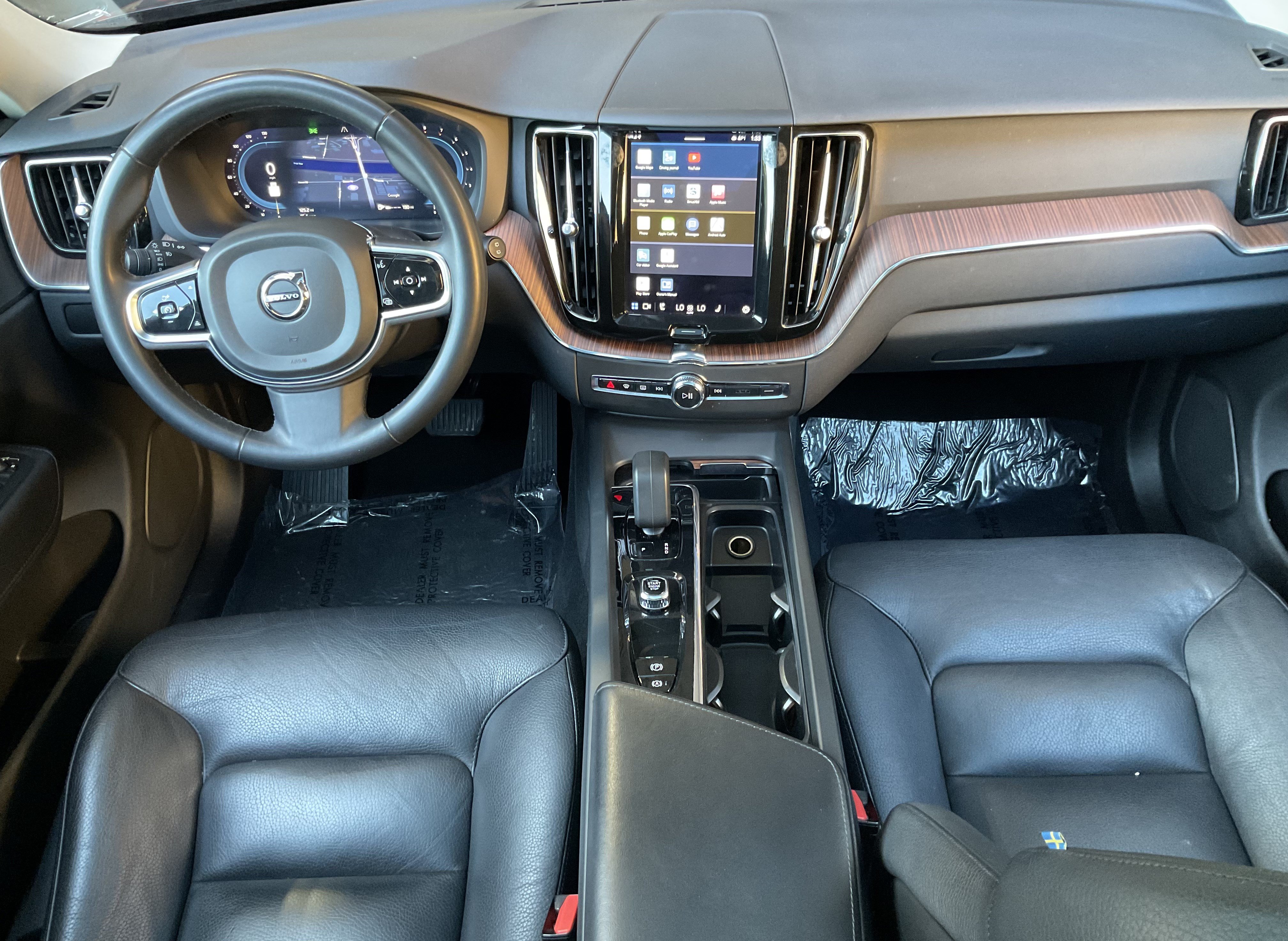 Used 2023 Volvo XC60 B5 Plus AWD/4WD image 25