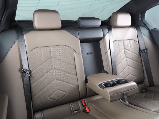 Used 2025 BMW i5 eDrive40i w/ M Sport Package image 17