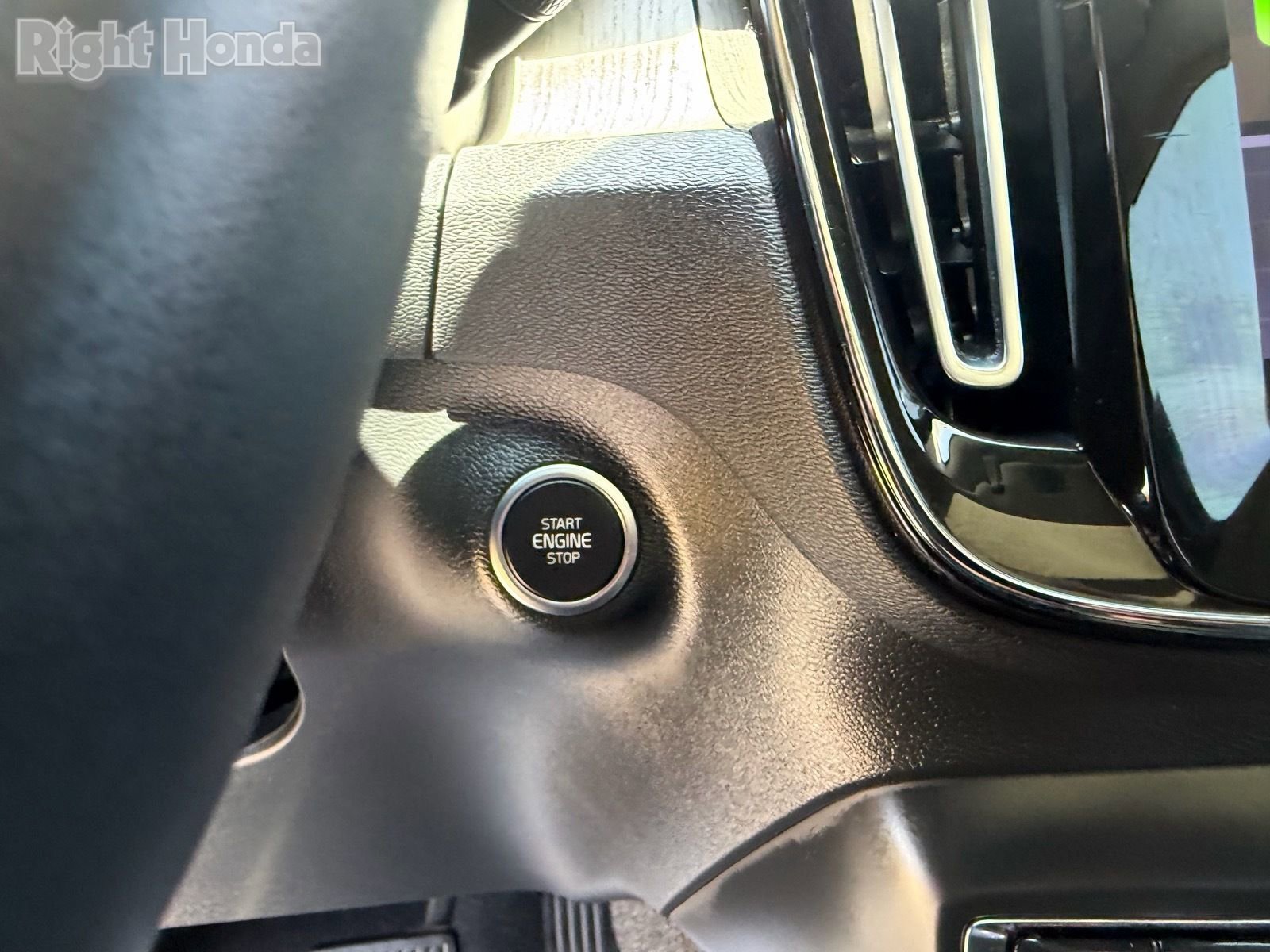 Used 2023 Volvo XC40 B5 Ultimate w/ Protection Package Premier AWD/4WD image 30