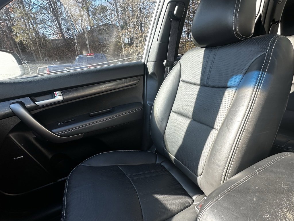 Used 2014 Kia Sorento SX w/ 3rd Row Package image 16