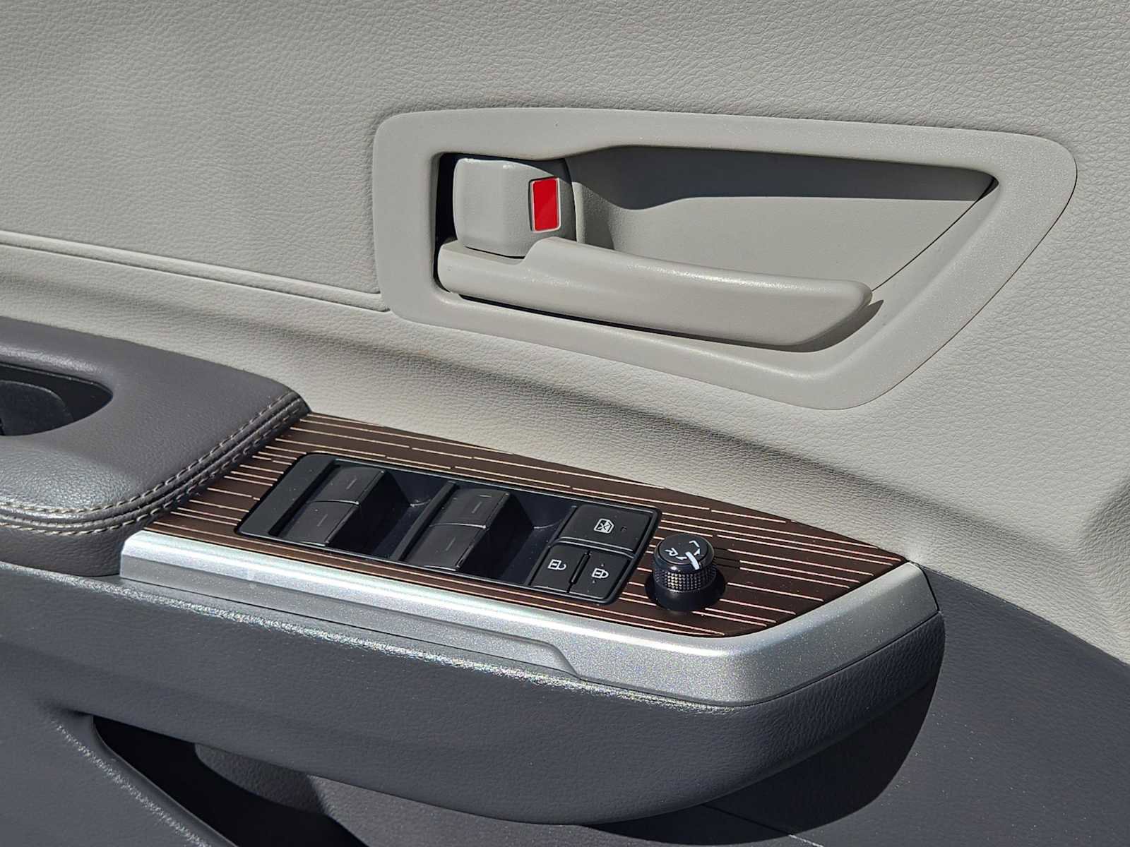 Used 2024 Toyota Sienna LE image 20