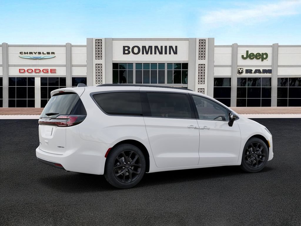 New 2027 Chrysler Pacifica Limited FWD image 4