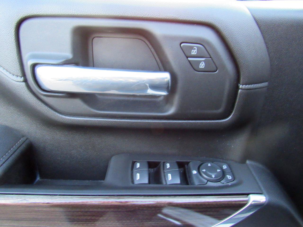 Used 2021 Chevrolet Silverado 2500 LT w/ Z71 Off-Road Package image 17