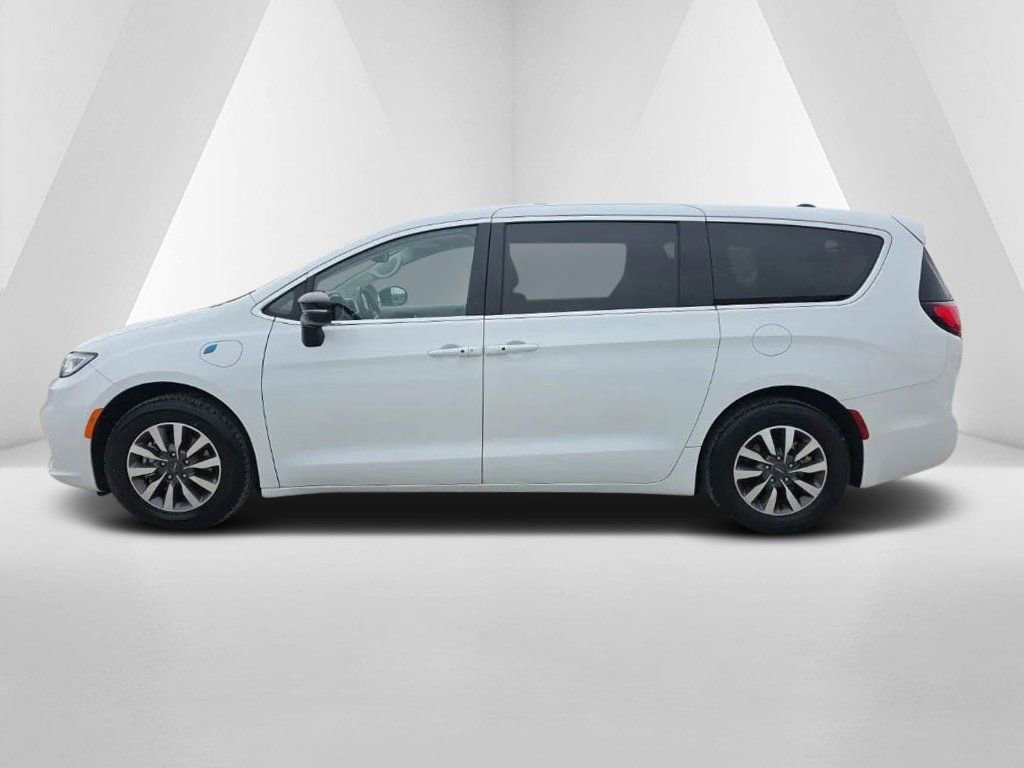 Used 2024 Chrysler Pacifica Select FWD image 5