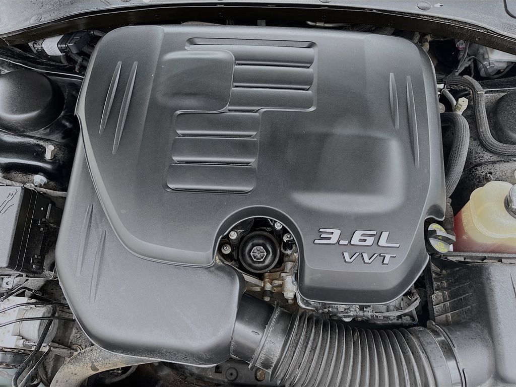 Used 2023 Chrysler 300 Touring w/ Sport Appearance Package RWD image 31