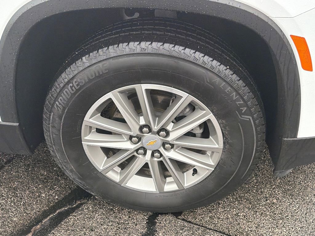 Used 2023 Chevrolet Traverse LT image 32