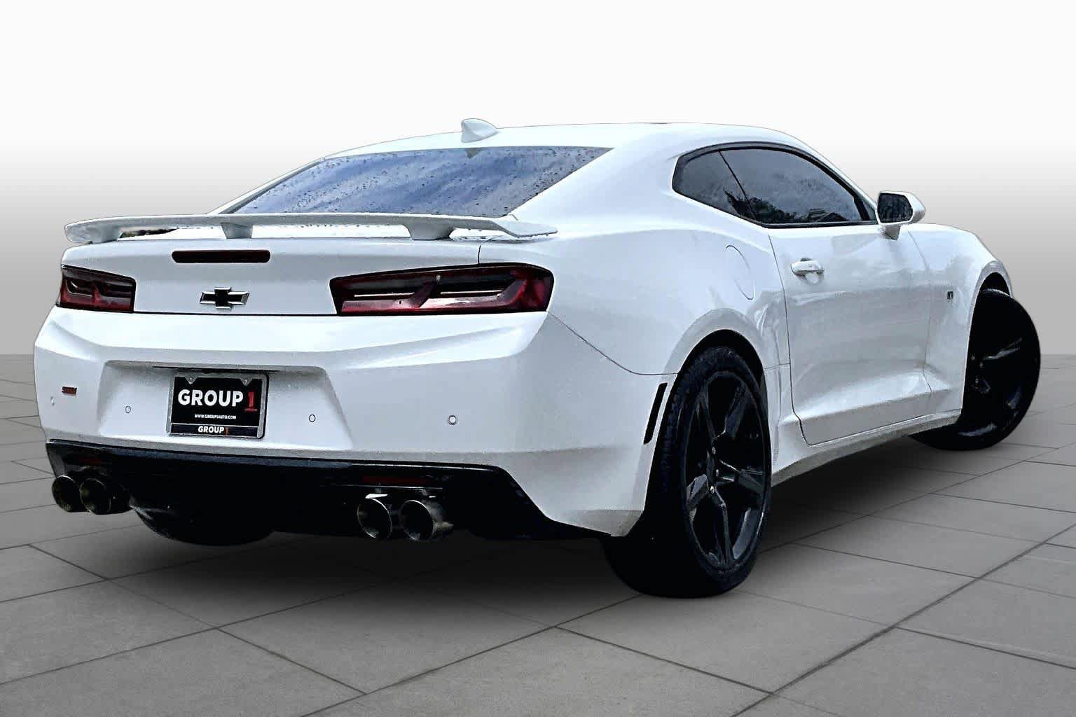 Used 2018 Chevrolet Camaro SS RWD image 12