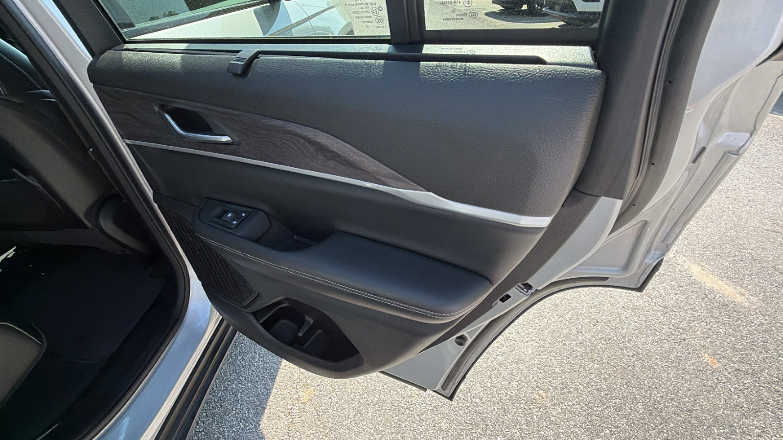 Used 2024 Jeep Grand Cherokee Limited w/ Luxury Tech Group II image 21