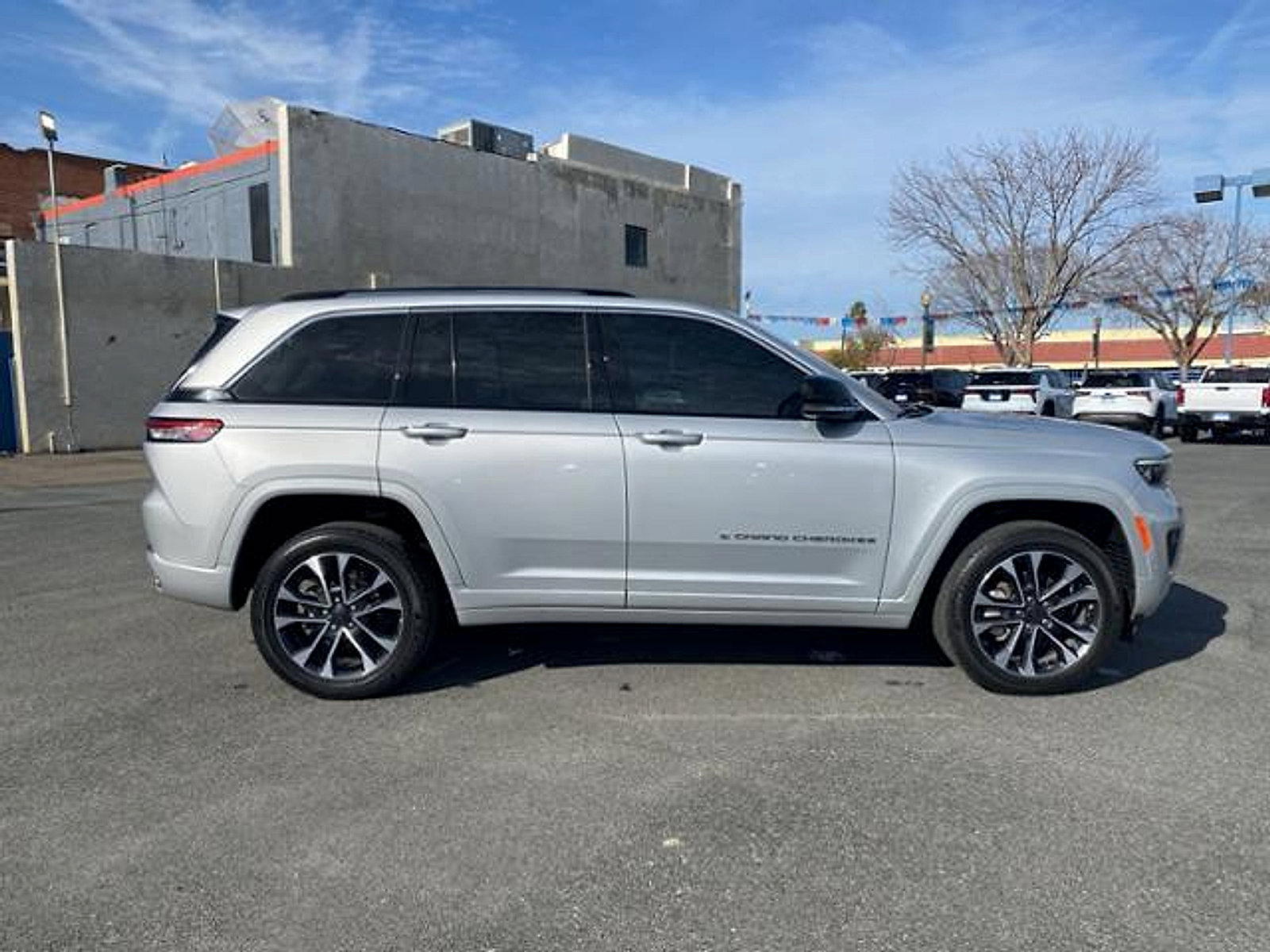 Used 2022 Jeep Grand Cherokee Overland RWD image 8