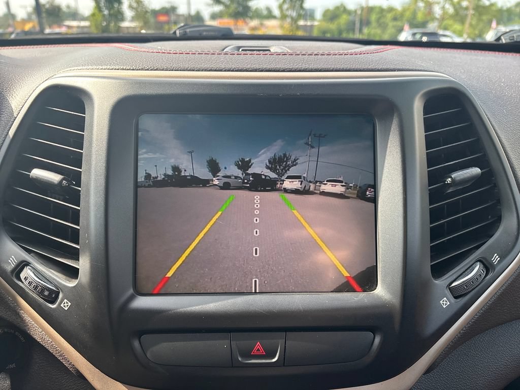 Used 2016 Jeep Cherokee Trailhawk w/ Leather Interior Group AWD/4WD image 15