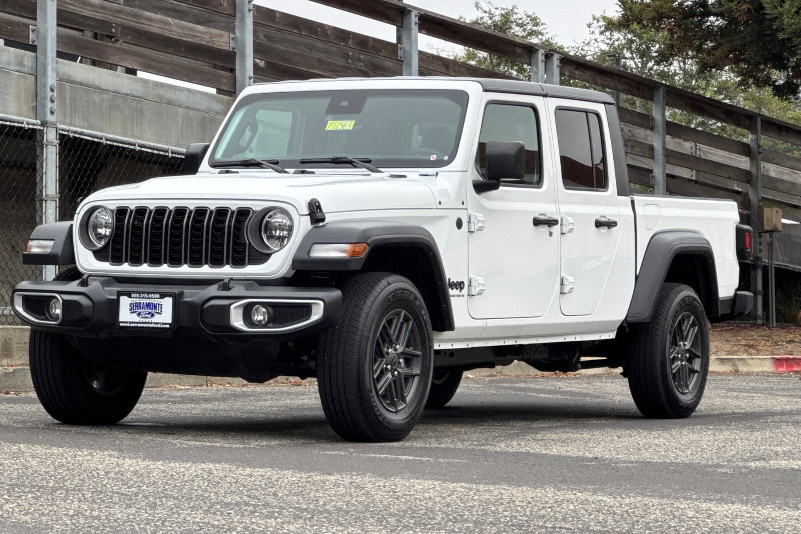 Used 2025 Jeep Gladiator Sport AWD/4WD image 10