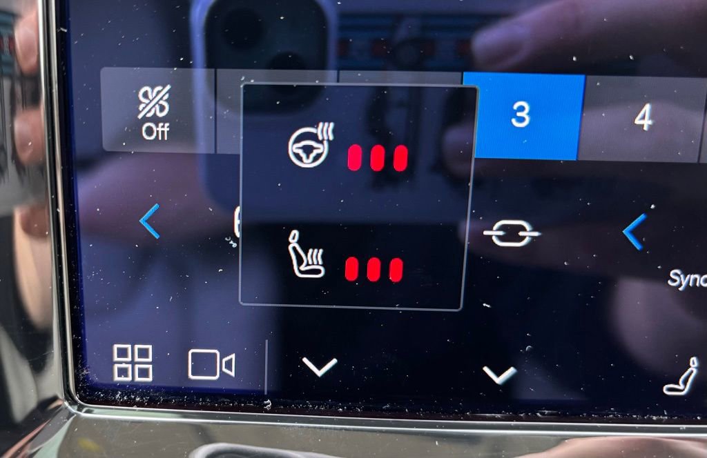 Used 2023 Volvo XC60 B5 Plus w/ Climate Package AWD/4WD image 14