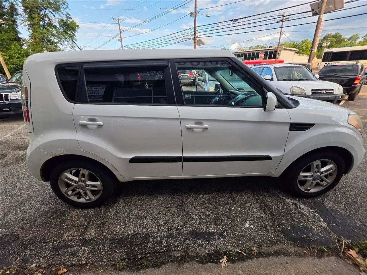 Used 2011 Kia Soul + w/ Audio Pkg FWD image 7