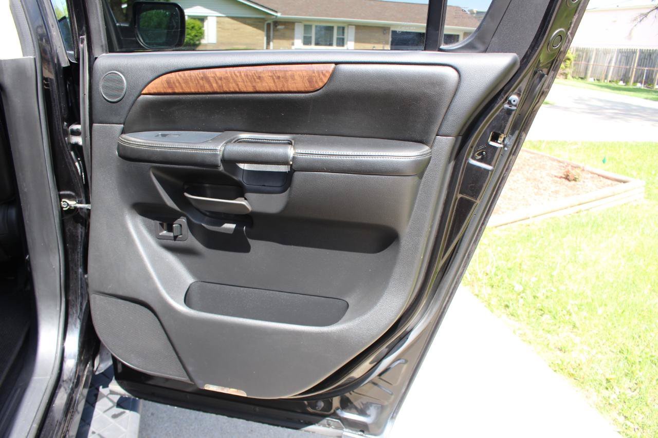 Used 2013 Nissan Armada Platinum AWD/4WD image 35