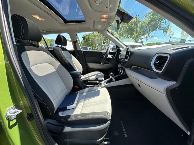 Used 2024 Hyundai Venue SEL FWD image 28