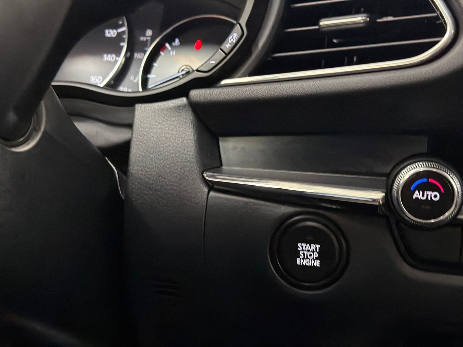 Certified 2025 MAZDA CX-30 AWD 2.5 S w/ Premium Package image 28