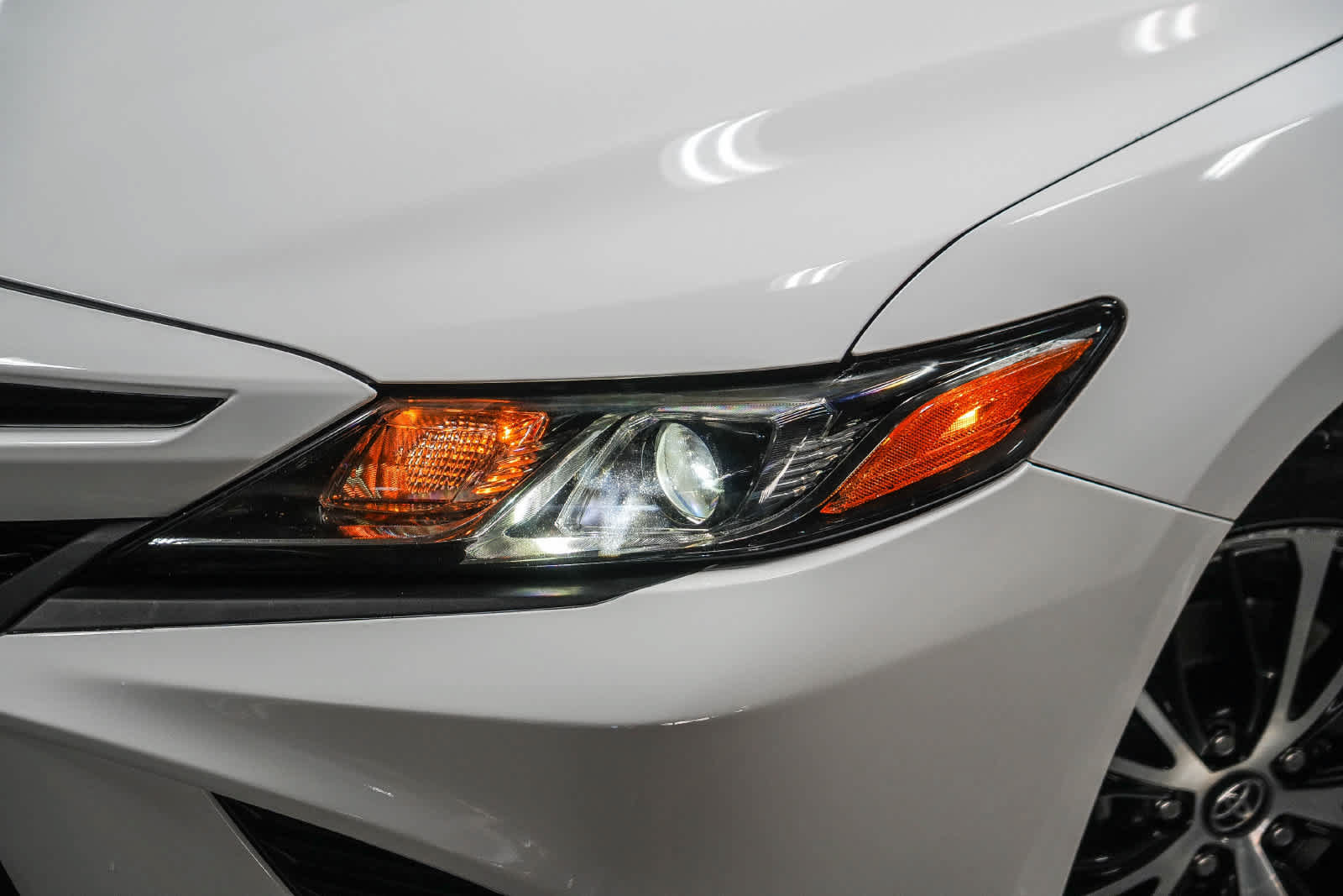 Certified 2019 Toyota Camry SE w/ Carpet Mat Package FWD image 3