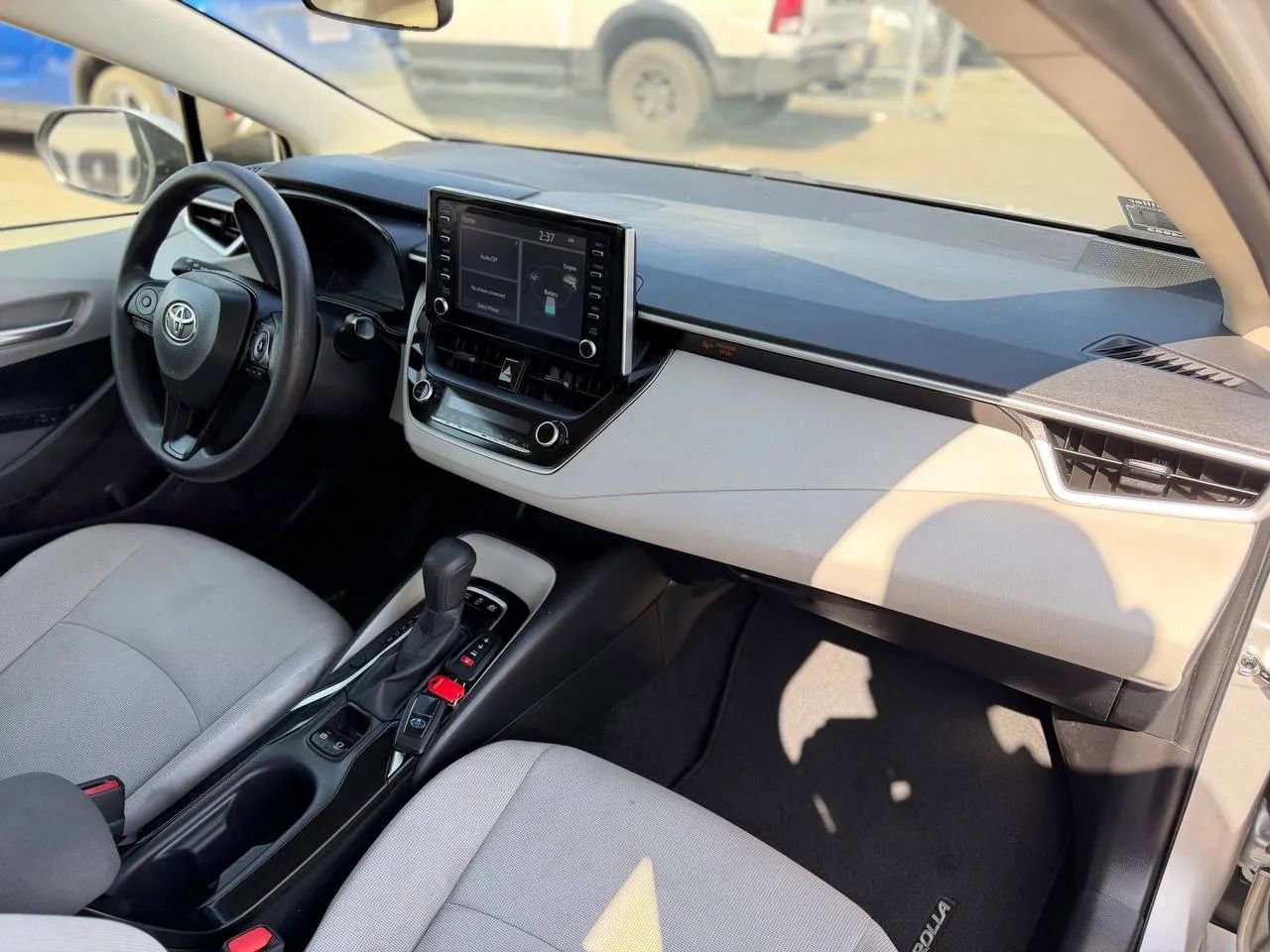 Used 2020 Toyota Corolla LE w/ Carpet Mat Package (TMS) FWD image 36
