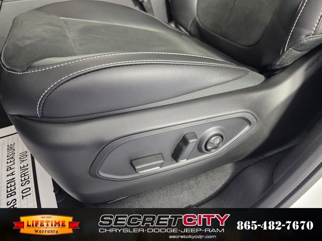 New 2026 Jeep Grand Cherokee Altitude image 14