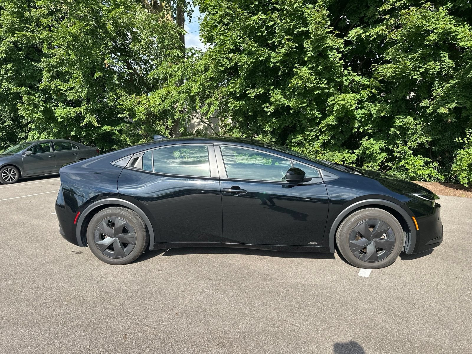 Used 2025 Toyota Prius LE AWD/4WD image 4