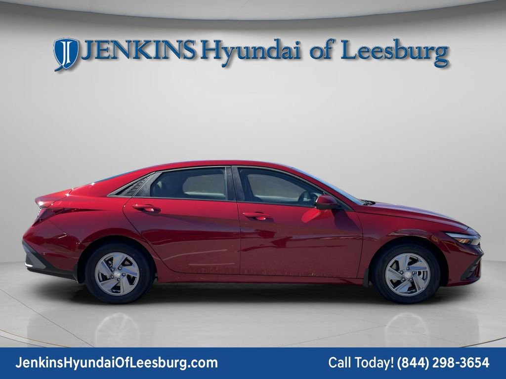 New 2026 Hyundai Elantra SE image 2