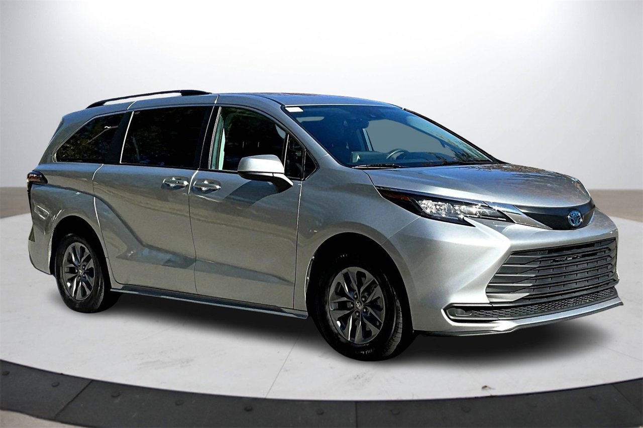 Used 2022 Toyota Sienna LE