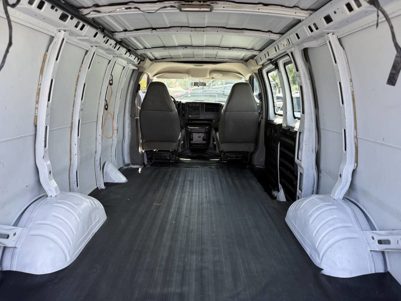 Used 2005 Chevrolet Express 2500 image 14