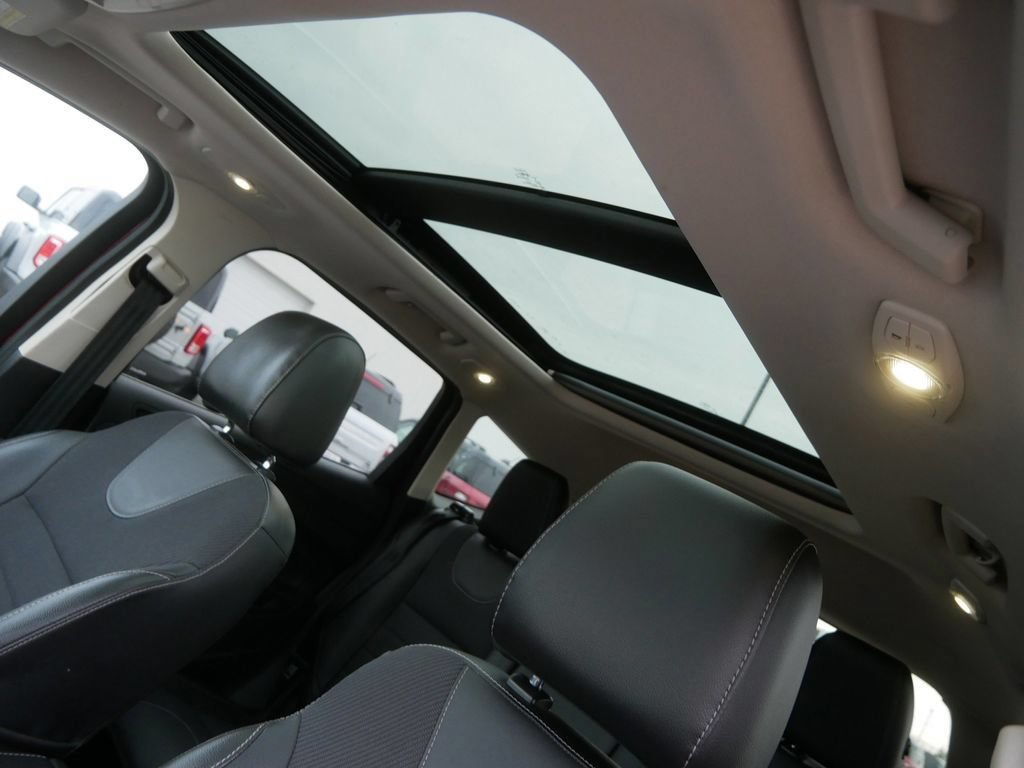 Used 2014 Ford Escape Titanium w/ Equipment Group 401A AWD/4WD image 11