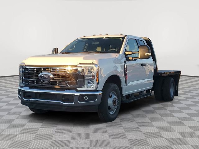 New 2025 Ford F350 XL w/ XL Chrome Package image 3