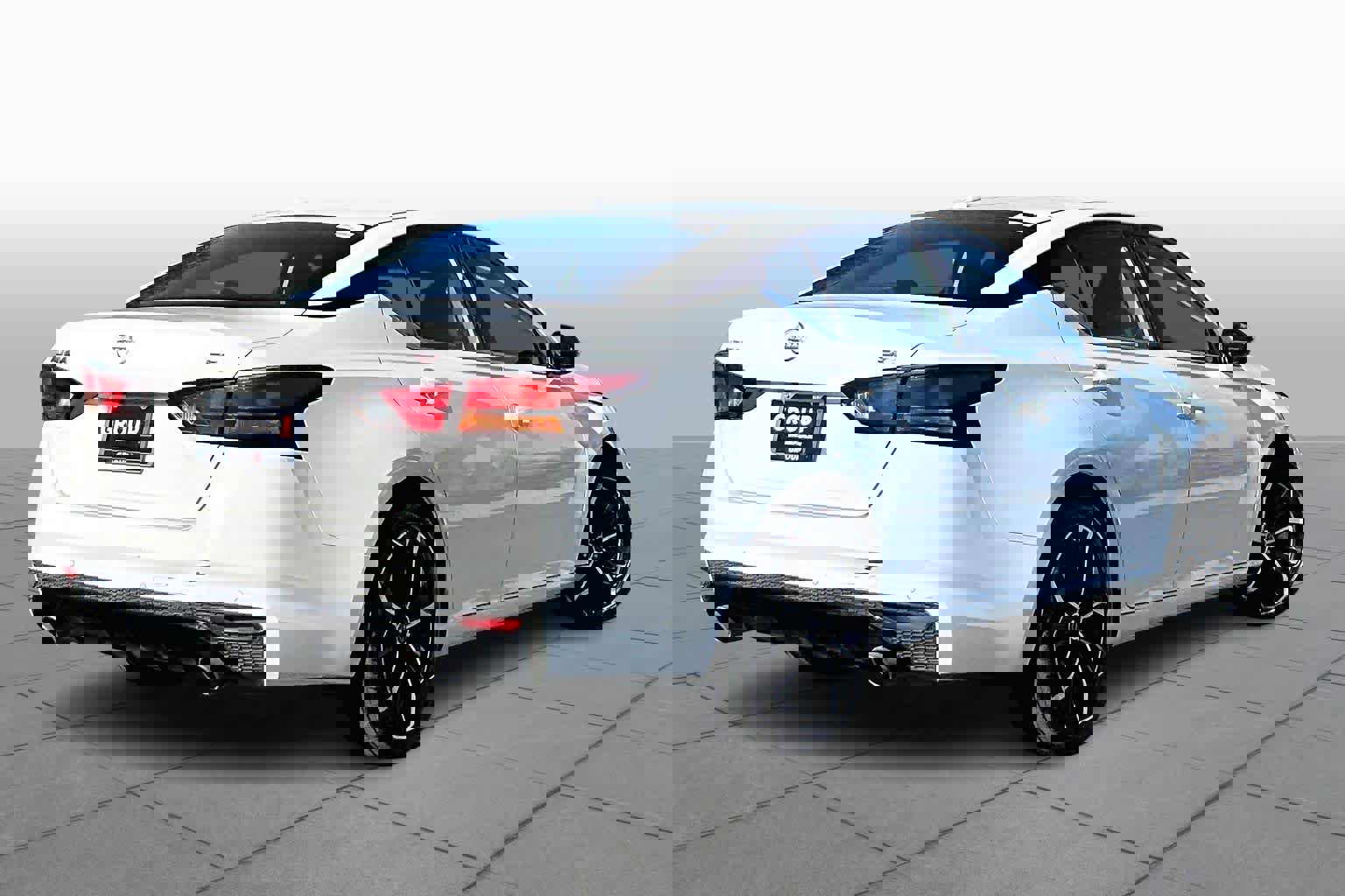 Used 2024 Nissan Altima 2.5 SR image 13