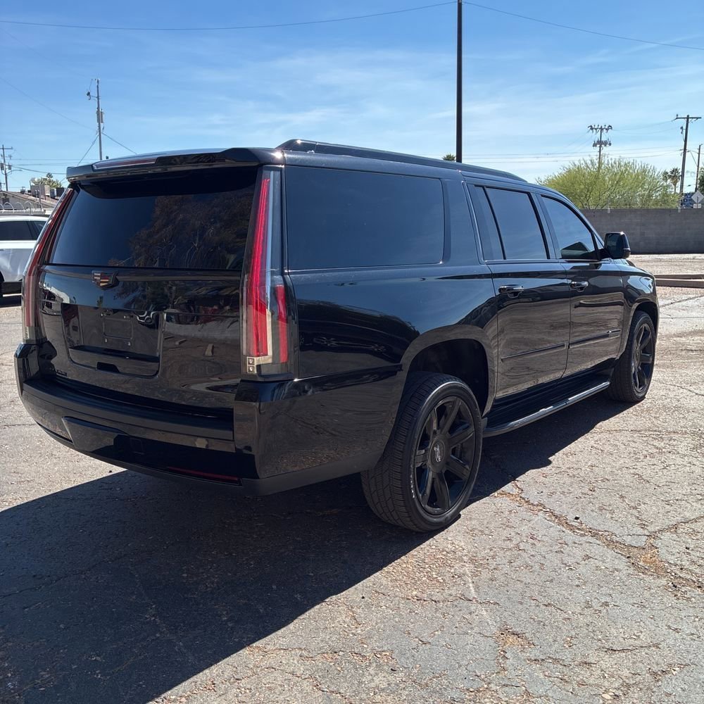 Used 2019 Cadillac Escalade ESV Premium Luxury image 3
