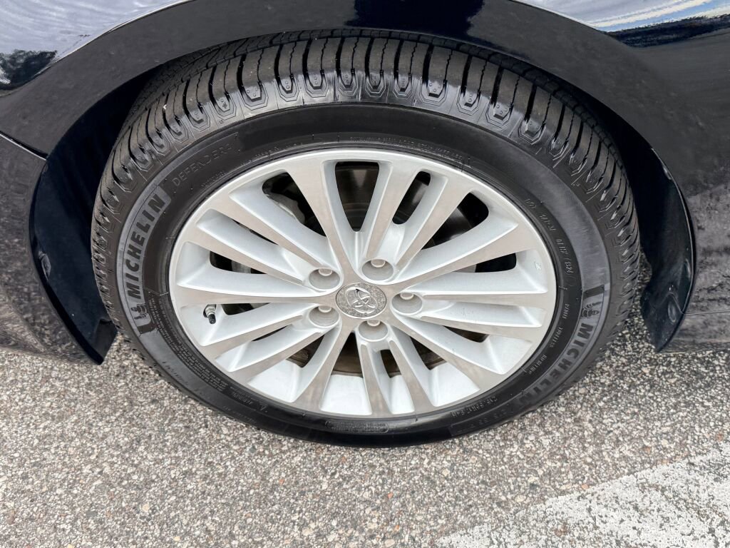 Used 2015 Toyota Avalon XLE Touring image 17