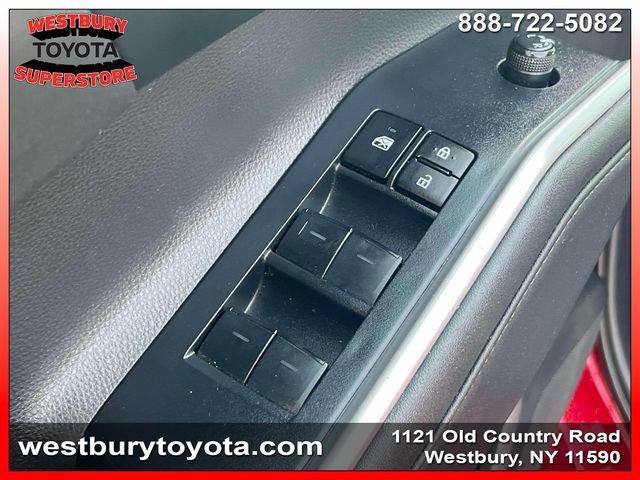 Used 2023 Toyota Highlander XLE AWD/4WD image 21