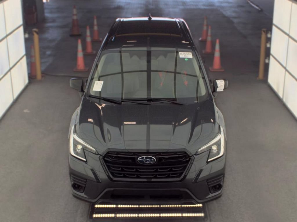 Used 2023 Subaru Forester AWD/4WD image 3