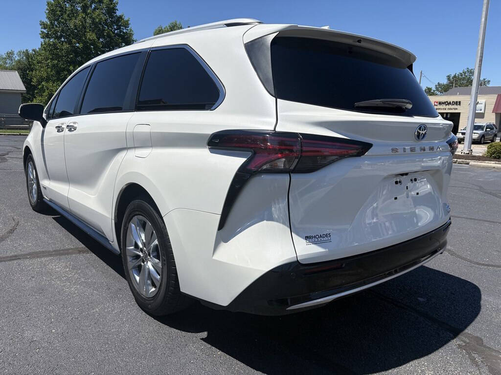 Used 2021 Toyota Sienna Limited FWD image 4