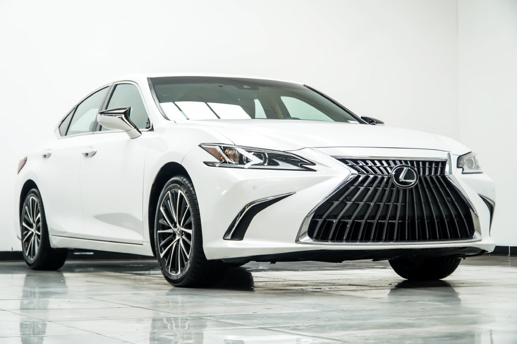 Used 2024 Lexus ES 350 w/ Premium Package FWD image 4