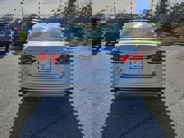 Used 2024 Nissan Altima 2.5 SV image 9