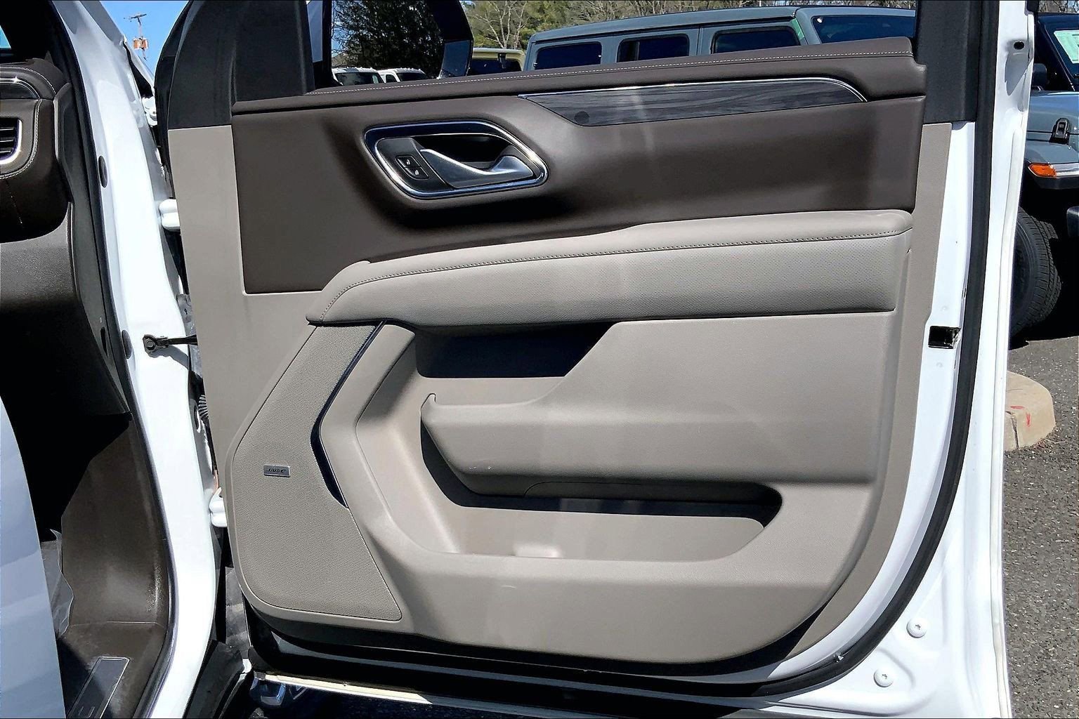 Used 2022 GMC Yukon SLT w/ SLT Premium Package image 22