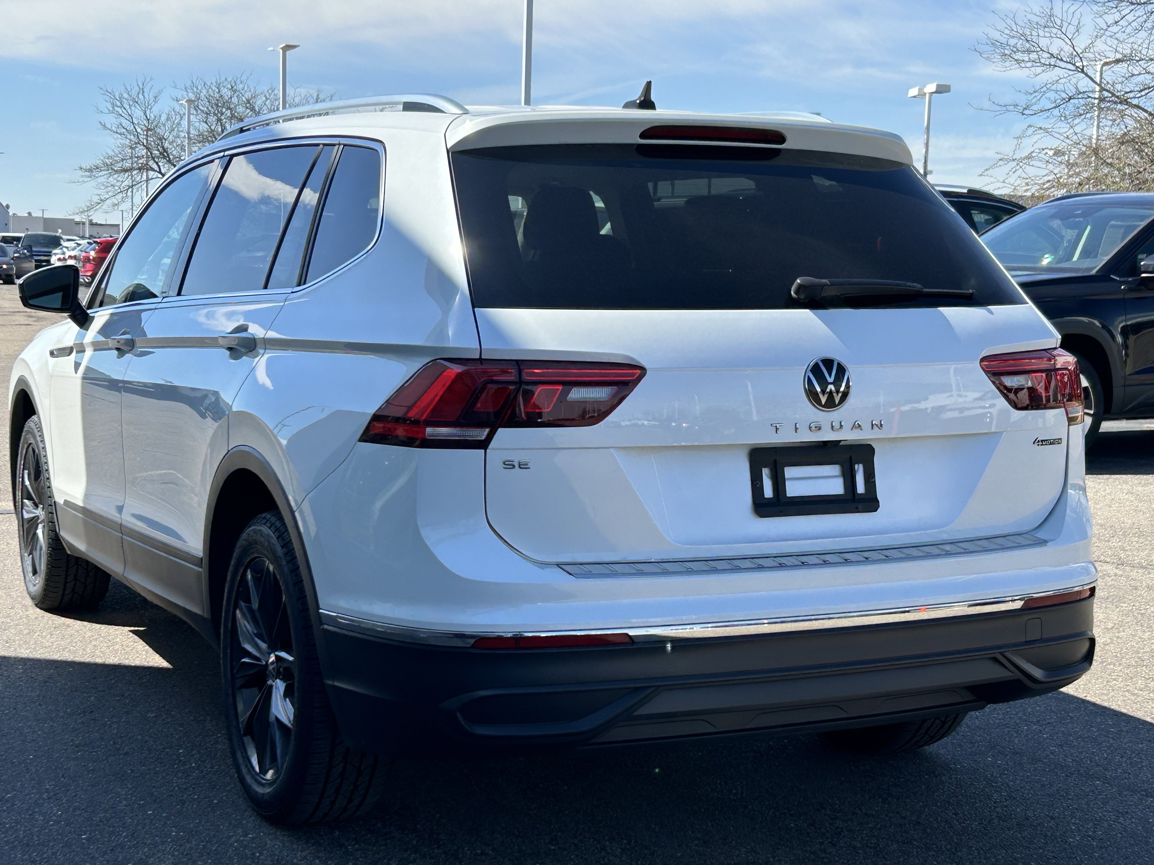 Used 2023 Volkswagen Tiguan SE image 5