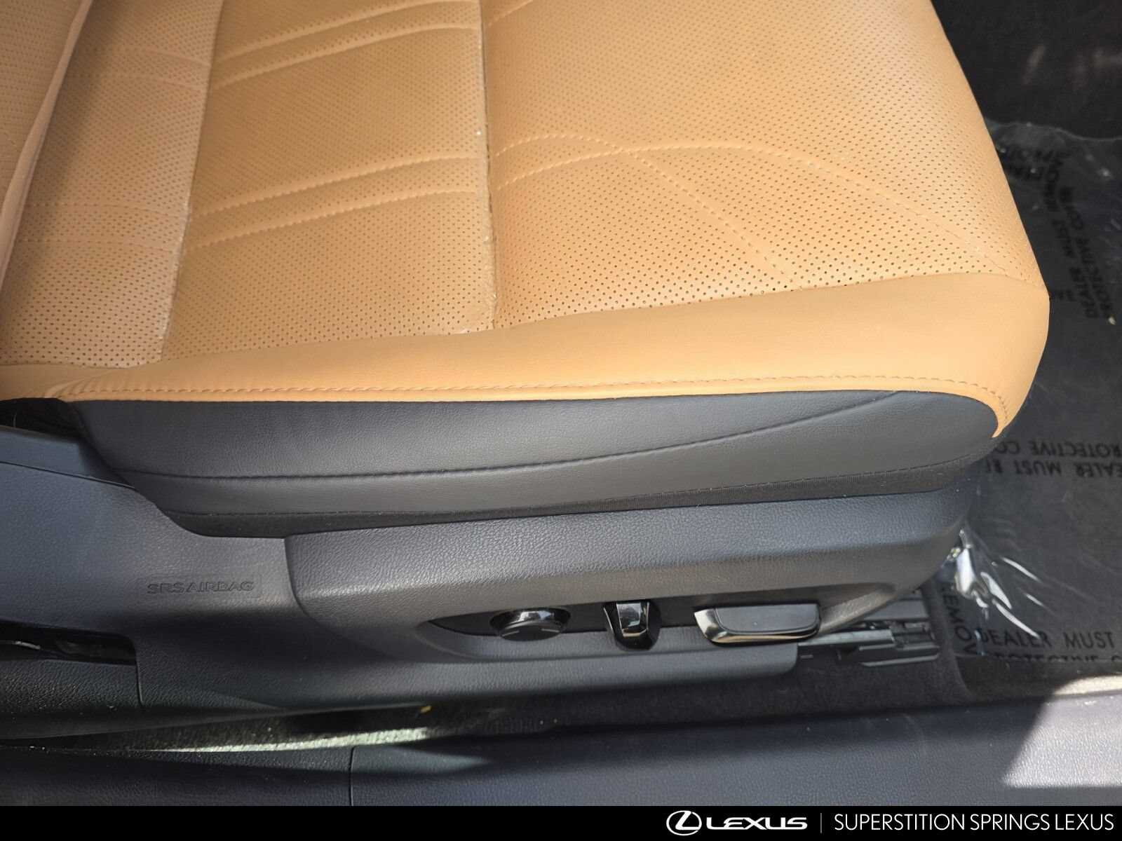 Used 2024 Lexus ES 300h w/ Accessory Package (Z2) FWD image 32
