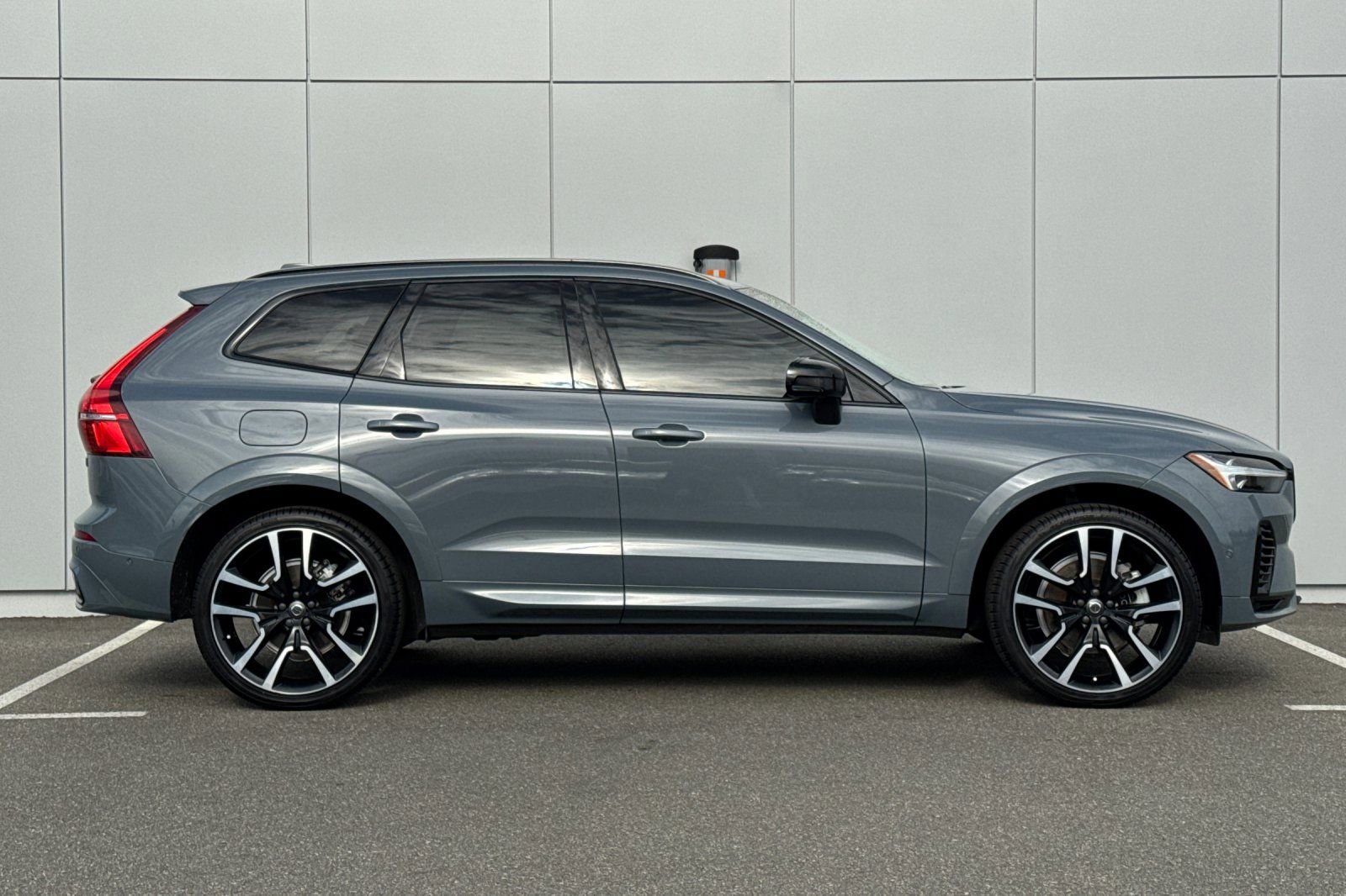 Used 2023 Volvo XC60 T8 Ultimate w/ Protection Package Premier image 6