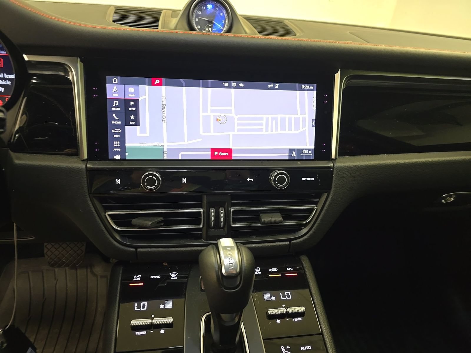 Used 2024 Porsche Macan AWD/4WD image 11