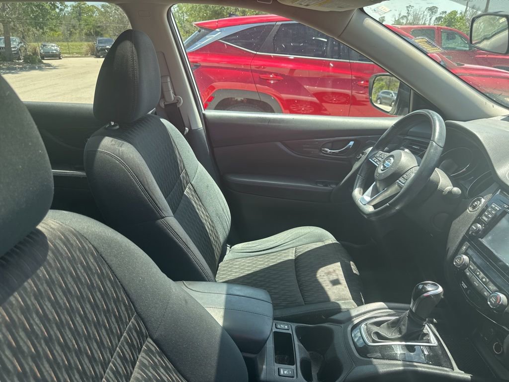 Used 2017 Nissan Rogue SV image 12