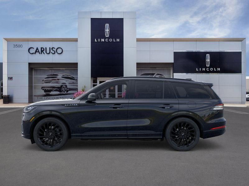 New 2026 Lincoln Aviator Reserve w/ Jet Appearance Package image 3