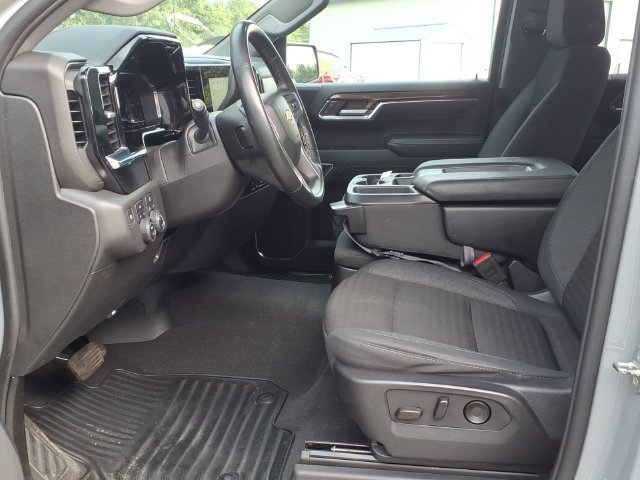 Used 2024 Chevrolet Silverado 1500 LT AWD/4WD image 16