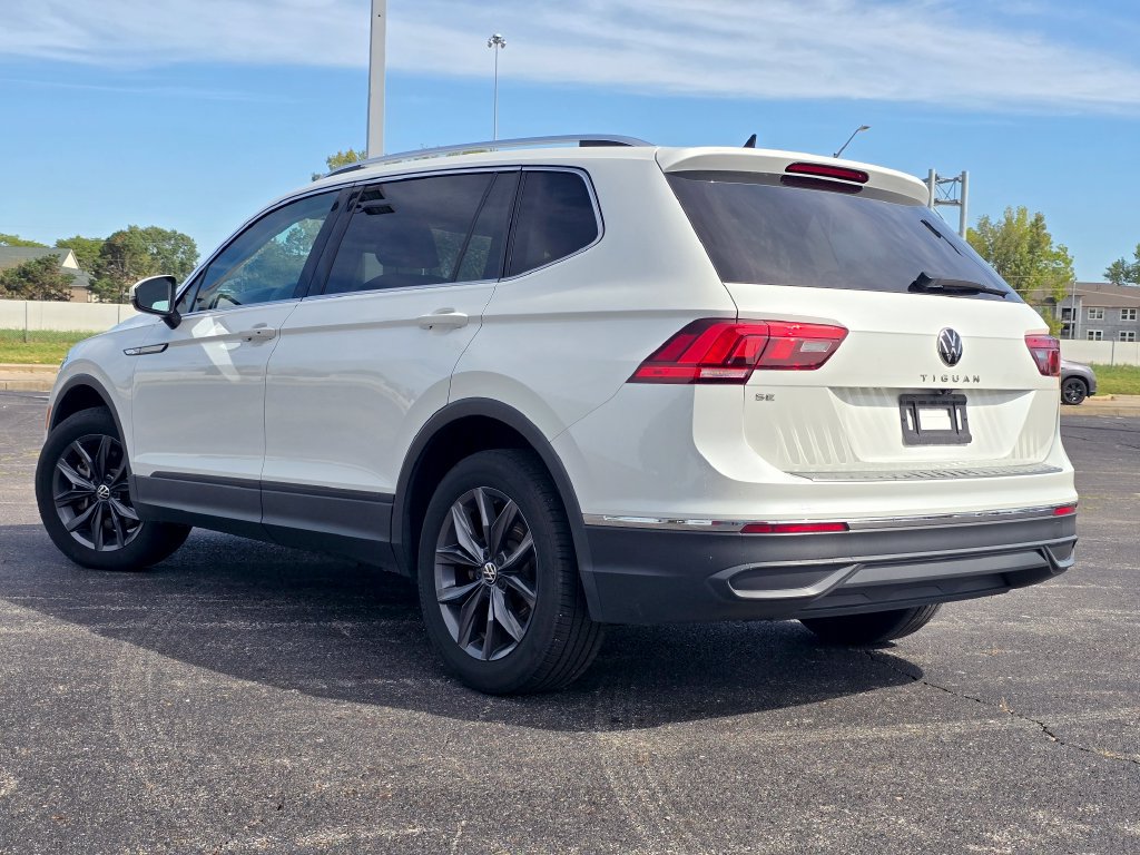 Used 2023 Volkswagen Tiguan SE w/ Panoramic Sunroof Package FWD image 14