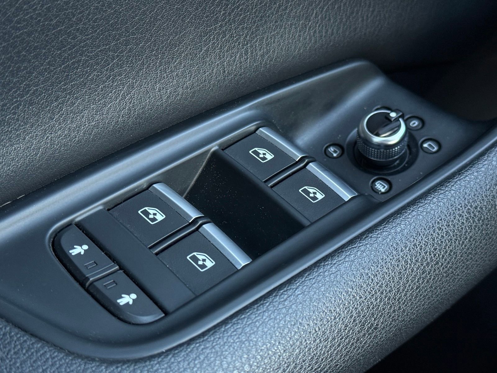 Used 2018 Audi Q7 3.0T Premium Plus image 32