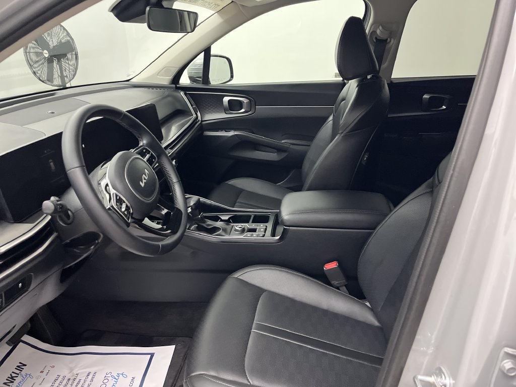 Used 2025 Kia Sorento S w/ Panoramic Sunroof Package FWD image 12
